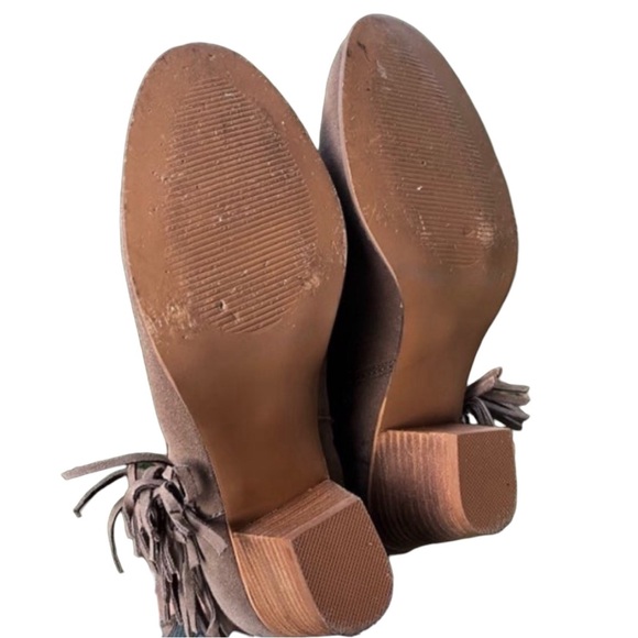 Taupe Fringe Women’s Booties Size 9 Wide - Picture 4 of 4